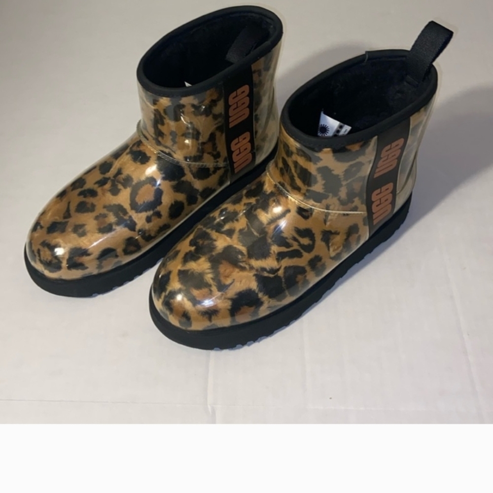 UGG Leopard Print  Lined Rain And Winter Boots Size 7 Comfortable With Style